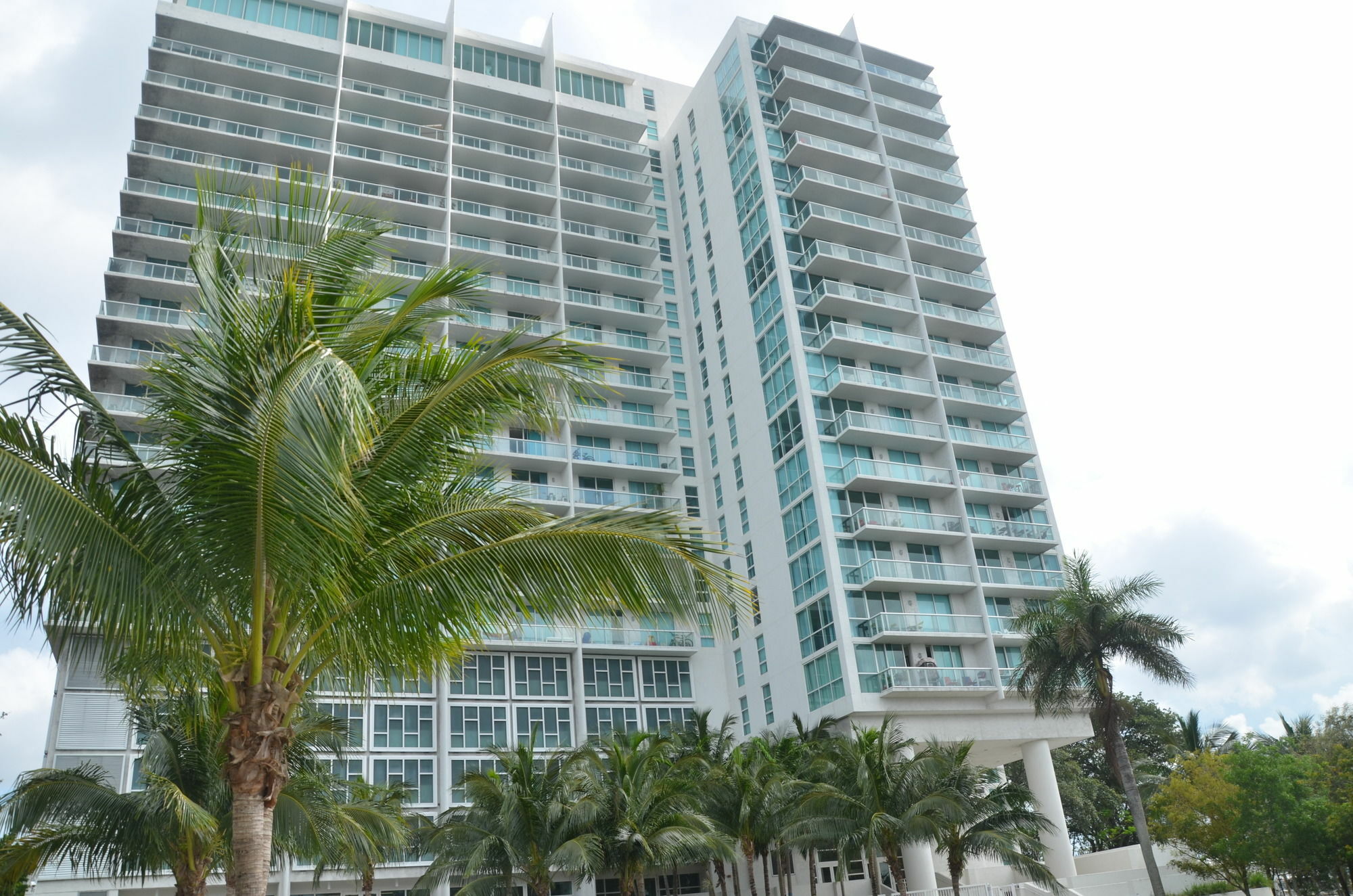 Riviera Luxury Living At River Oaks Marina And Tower Miami Eksteriør billede